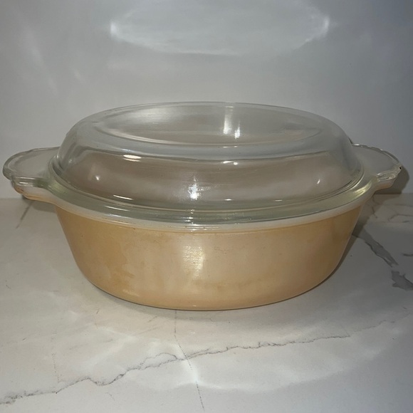 Fire King Peach Lustre Ovenware Bakeware Milk Glass Covered Casserole 1.5QT - Picture 1 of 4